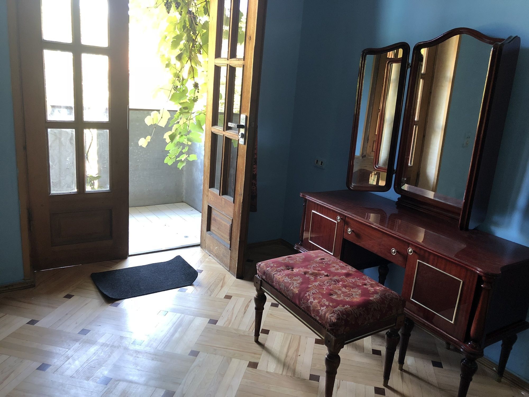 Lucky Family Hotel Тбилиси Экстерьер фото